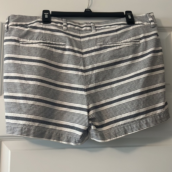 Khaki by Gap striped shorts 16 plus size flat front shorts blue & white nautical - Picture 5 of 7